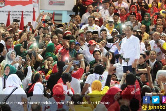 Kampanye di Balikpapan, Jokowi Umbar Janji soal Jalan Tol - JPNN.COM