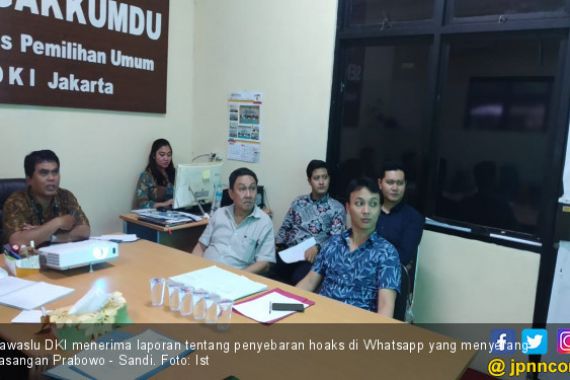 Sebar Hoaks di Whatsapp, Pendukung Jokowi Dilaporkan ke Bawaslu - JPNN.COM