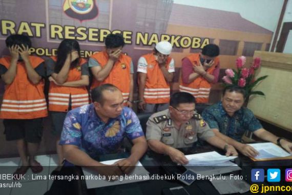 Polisi Tangkap Lima Orang Saat Transaksi Narkoba di Bengkulu - JPNN.COM