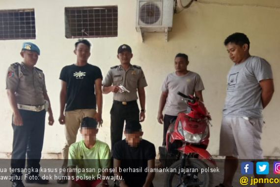 Polisi Berhasil Ringkus Dua Bandit Bersenpi Perampas Ponsel di Lampung - JPNN.COM