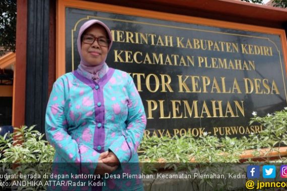Mbah Uti Punya 7 Cucu, Kades Perempuan Tertua di Kabupaten Kediri - JPNN.COM