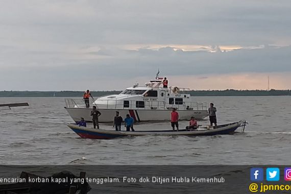 KSOP Kumai Lanjutkan Pencarian Korban Tenggelamnya Perahu Klotok - JPNN.COM