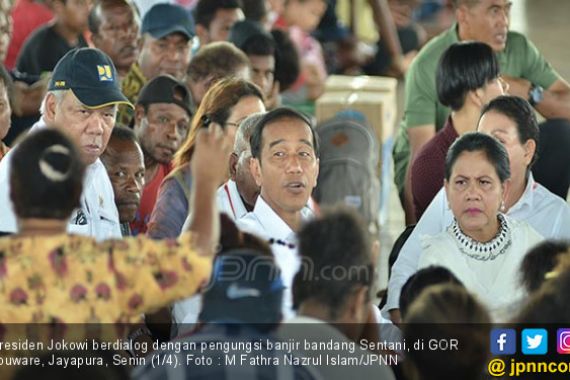 Jokowi Temui Korban Banjir Bandang Sentani - JPNN.COM