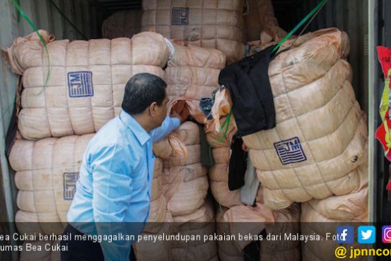 Bea Cukai Gagalkan Penyelundupan 3 Kontainer Pakaian Bekas Asal Malaysia - JPNN.COM
