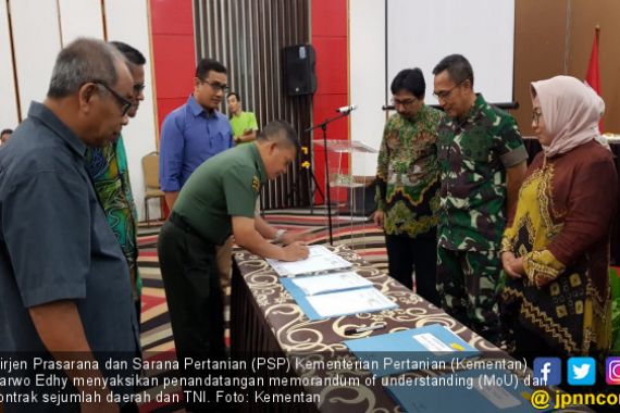 Kementan-TNI Ciptakan 200 Ribu Hektare Sawah Baru pada 2015-2018 - JPNN.COM