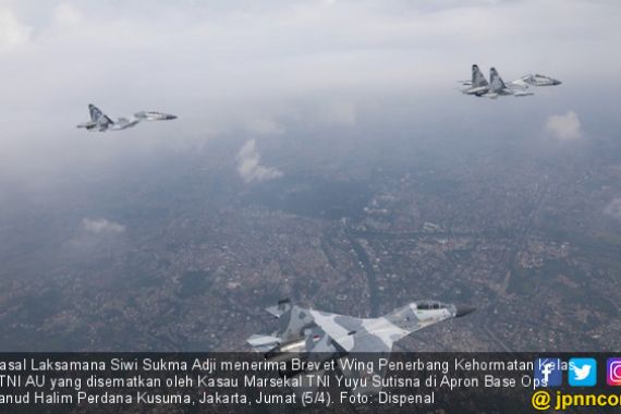 KSAL Ikut Terbang dengan Pesawat Tempur Sukhoi TNI AU - JPNN.COM