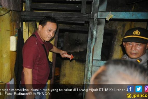 Kebakaran Rumah di Palembang, Pria 30 Tahun Tewas Terjebak di Kamar Mandi - JPNN.COM