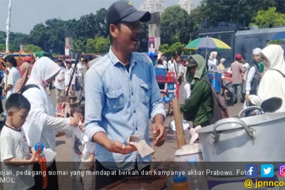 Berkah dari Kampanye Akbar Prabowo, Siomai Ludes, Penghasilan Rojali Meningkat - JPNN.COM
