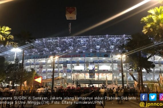 Prabowo - Sandi Hingga Rhoma Salat Subuh di SUGBK, Imamnya Ketum FPI - JPNN.COM