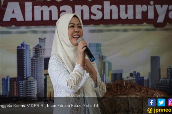 Intan Fauzi Apresiasi Kemenhub Karena Bantu Satu Unit Bus untuk SDIT Almanshuriyah - JPNN.COM