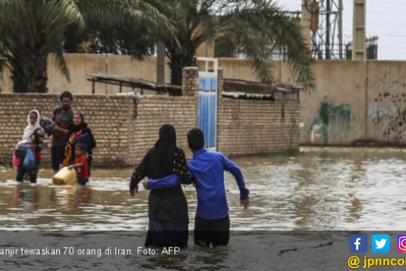 Banjir Sapu Wilayah Gersang di Iran, 70 Nyawa Melayang - JPNN.COM