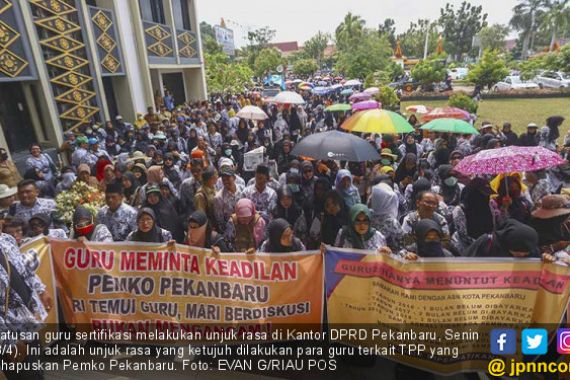 Ratusan Guru Sertifikasi Kembali Demo Tuntut Dana TPP tak Dihapus - JPNN.COM