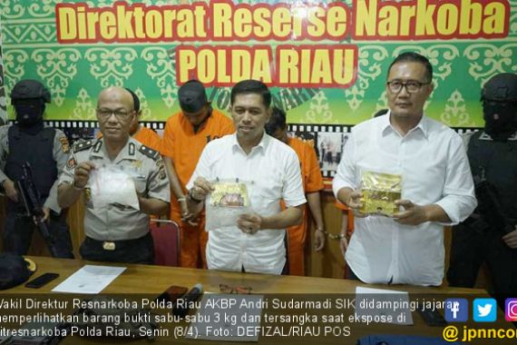 Polda Riau Gagalkan Penyeludupan 3 Kg Sabu Asal Malaysia - JPNN.COM