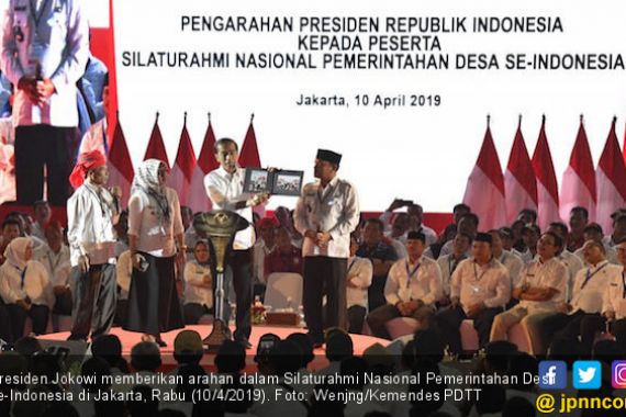 Jokowi Komitmen Mengalokasikan Dana Operasional untuk Kepala Desa - JPNN.COM