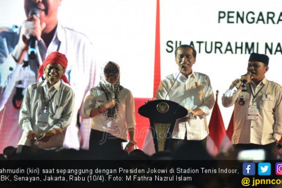 Kades Asal Aceh Bicara Lantang di Depan Jokowi: Merdeka!!! - JPNN.COM