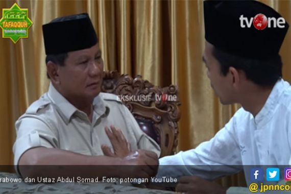 Detik - Detik Ustaz Abdul Somad Hadiahkan Tasbih Kesayangannya Buat Prabowo - JPNN.COM