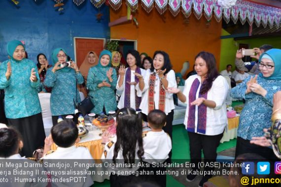 Istri Menteri Desa Terjun Langsung ke Kampung Tangani Stunting - JPNN.COM