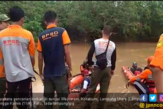 Bocah Hanyut Terseret Arus Sungai Wayrarem Belum Ditemukan - JPNN.COM