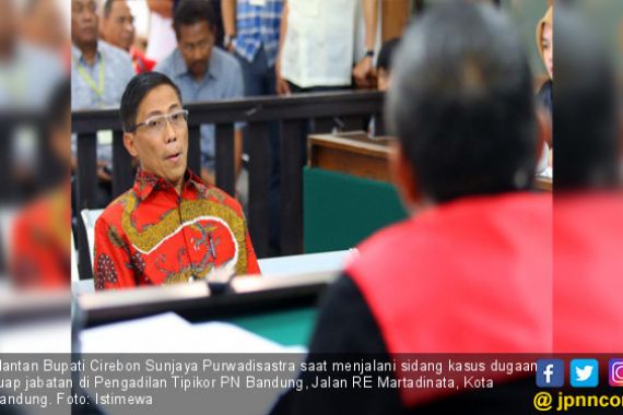 Ditegur Jaksa KPK Mantan Bupati Cirebon ‘Mewek’ di Persidangan - JPNN.COM