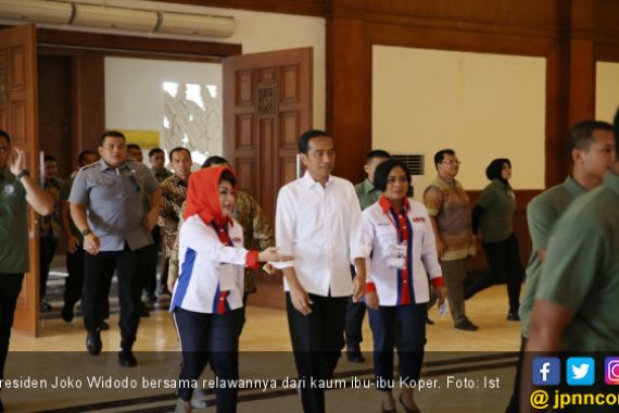 Para Ibu Relawan Pendukung Jokowi Kampanye Lewat UMKM - JPNN.COM