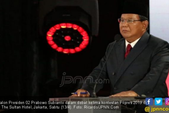 Awali Debat, Prabowo Langsung Sebut Indonesia Berjalan ke Arah Salah - JPNN.COM