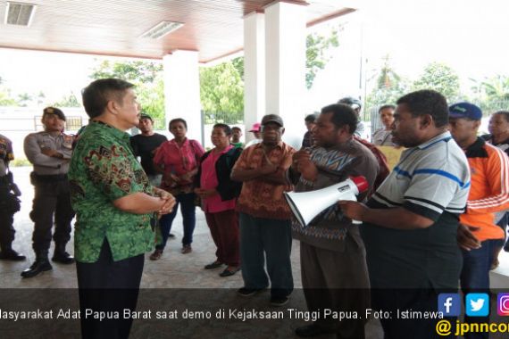 Tersangka Pimpin Bawaslu Papua Barat, Paul Finsen Pertanyakan Kinerja DKPP dan Bawaslu - JPNN.COM