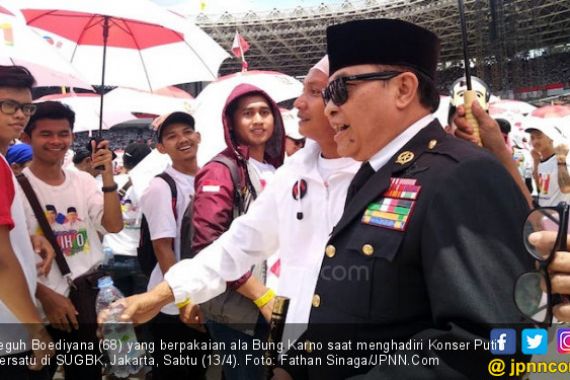 Lihat, Ada Bung Karno KW di Konser Putih Bersatu - JPNN.COM