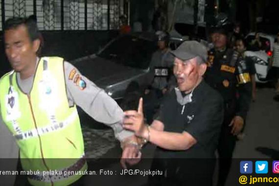 Oki Ditusuk Preman di Tengah Jalan - JPNN.COM
