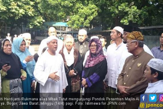 Mbak Tutut Ajak Putrinya Silaturahmi ke Ponpes Majlis Al Ihya Bogor - JPNN.COM