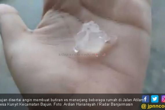 Fenomena Hujan Es Kembali Melanda Desa Kunyit Tanah Laut - JPNN.COM