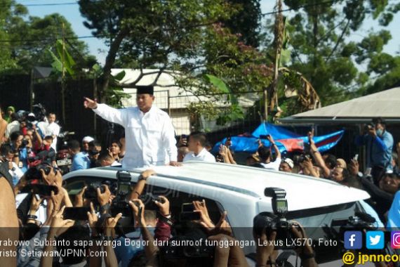 Usai Mencoblos, Prabowo Sapa Warga Hambalang dari Sunroof Lexus LX570 - JPNN.COM