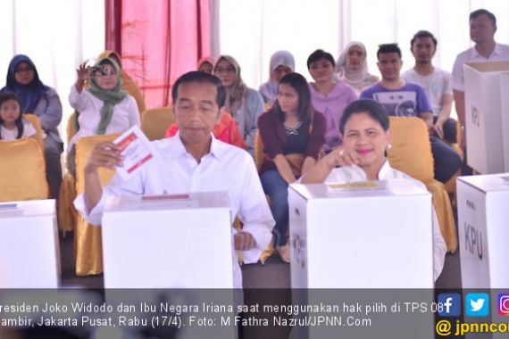 Jokowi dan Kiai Ma'ruf Berkumpul di Djakarta Teather - JPNN.COM