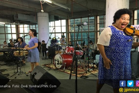 NonaRia Sambut Hari Kartini dengan Jadi Wanita - JPNN.COM