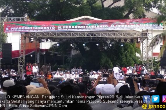 Panggung Sujud Kemenangan Prabowo di Kertanegara Tanpa Aroma Sandiaga - JPNN.COM