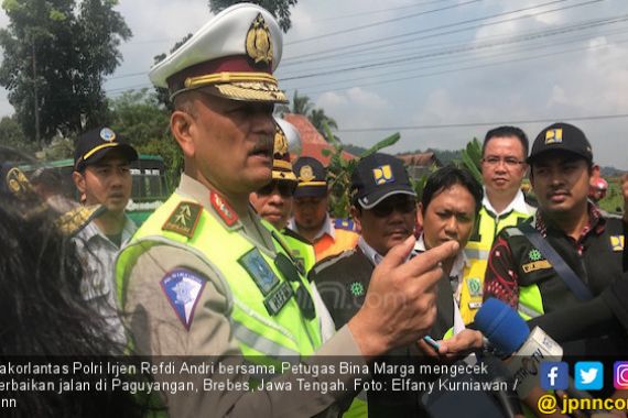 Perbaikan Jalan Rusak di Paguyangan Brebes Dipastikan Selesai H-10 Lebaran - JPNN.COM