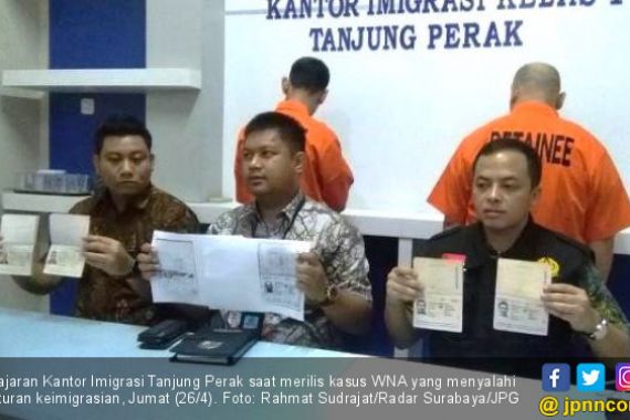 Tinggal di Surabaya Pakai Visa Wisata, WN Tiongkok Jadi Pembuat Tahu - JPNN.COM