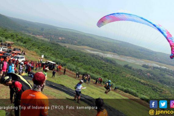 170 Atlet Paralayang Ramaikan Paragliding TROI 2019 di Batang - JPNN.COM