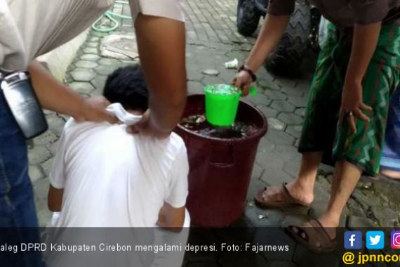 Caleg di Cirebon Depresi Minta Dimandikan Air Kembang Tujuh Rupa - JPNN.COM