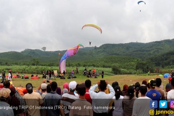 Paragliding TROI Seri I Batang Sukses Digelar dengan Zero Accident - JPNN.COM