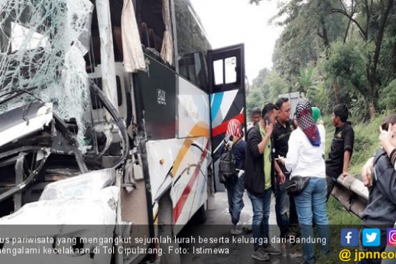 Bus Rombongan Lurah Kecelakaan, Penumpang Luka - Luka - JPNN.COM