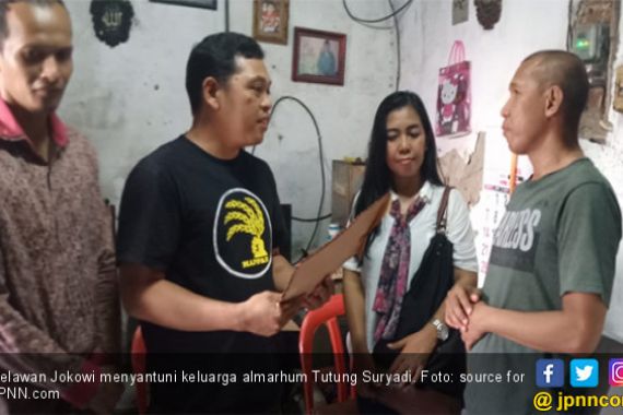 Datangi Rumah Duka Tutung Suryadi, Relawan Jokowi Minta Jangan Fitnah Petugas KPPS - JPNN.COM