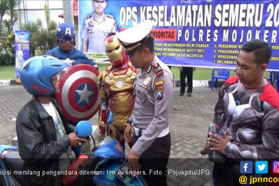 Ditilang Iron Man dan Captain America di Jalan, Pengendara Malah Senang - JPNN.COM