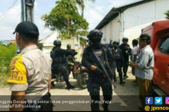Densus 88 Tangkap Teroris di Bekasi dan Tegal, Diduga Jaringan JAD Lampung - JPNN.COM