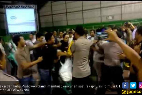 Saksi dari Kubu Prabowo - Sandi Ngamuk Saat Rekapitulasi Surat Suara - JPNN.COM