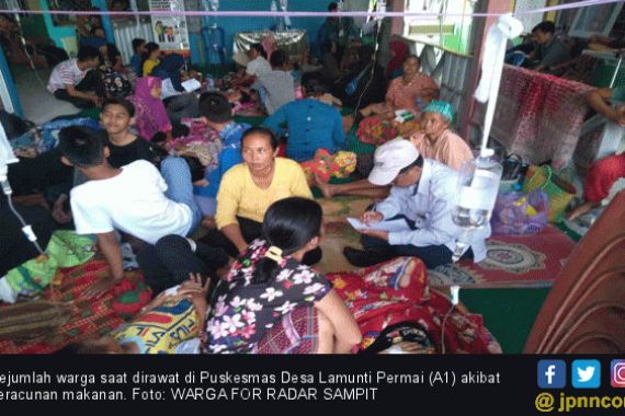 Puluhan Warga Keracunan Usai Santap Nasi Kotak - JPNN.COM