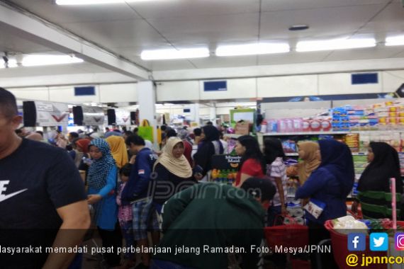 Jelang Ramadan, Masyarakat Serbu Pusat Perbelanjaan - JPNN.COM