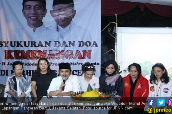 Tampilkan Wayang Wolak-Walik, Relawan Perempuan Tangguh Pilih Jokowi Gelar Syukuran - JPNN.COM