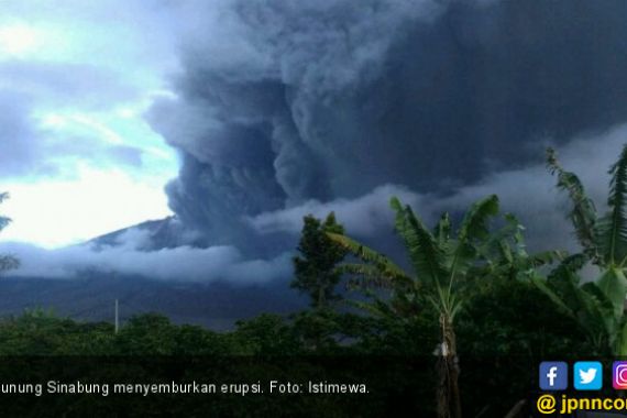 Erupsi Gunung Sinabung Membahayakan Penerbangan - JPNN.COM