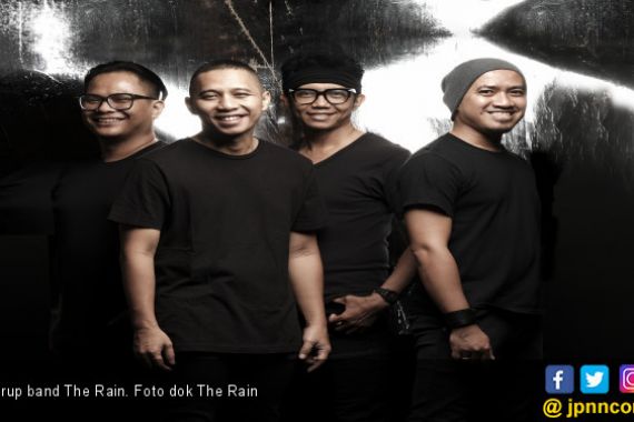 The Rain Buat Lirik Lagu di Kereta - JPNN.COM