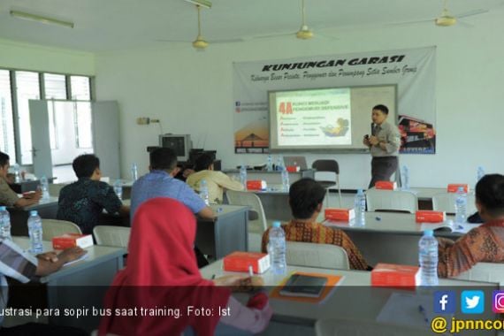 Jelang Mudik 2019, 400 Sopir Bus Sumber Kencono Diberi Pelatihan Mengemudi Aman - JPNN.COM